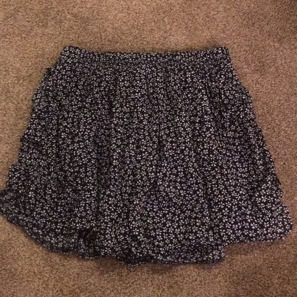 Navy skirt with white flowers - Picture 2 of 2